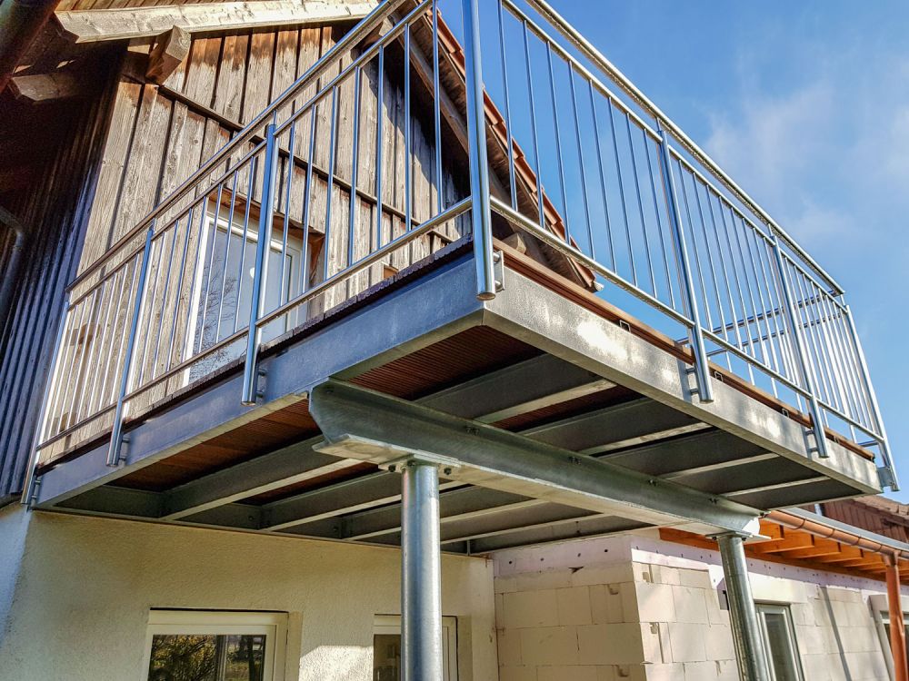 Balkon mit Sprossengeländer von Walz & Kaufmann Metallbau