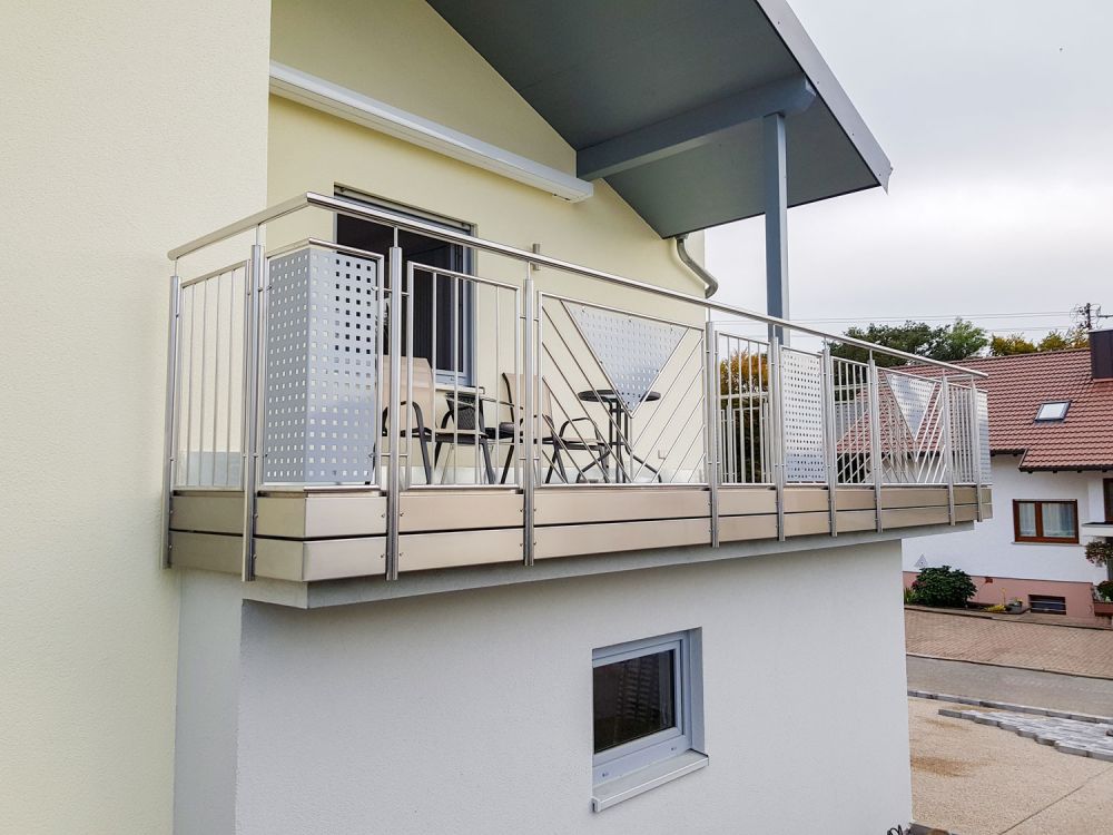 offenes Geländer mit Streben